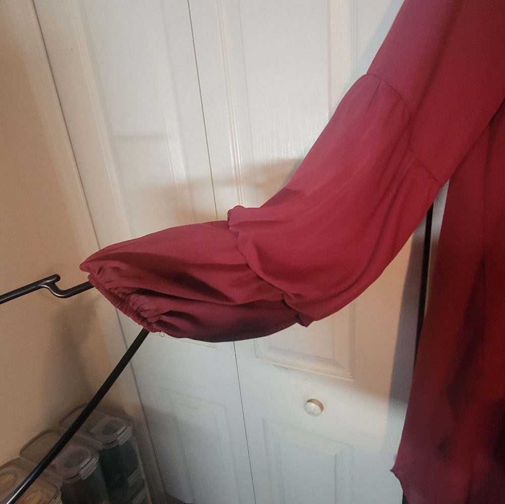 PRETTY GARDEN Burgundy Asymmetrical High-Low Puffer Sleeve Top - Picture 3 of 3